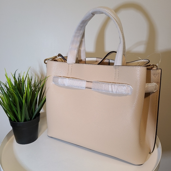 (BNWT) MK Emilia Satchel - Picture 2 of 4